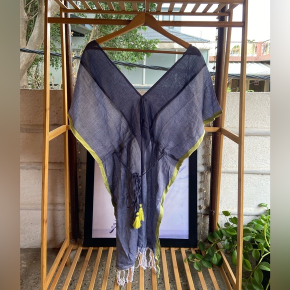 Cotton Tassel Poncho - Picture 5 of 7